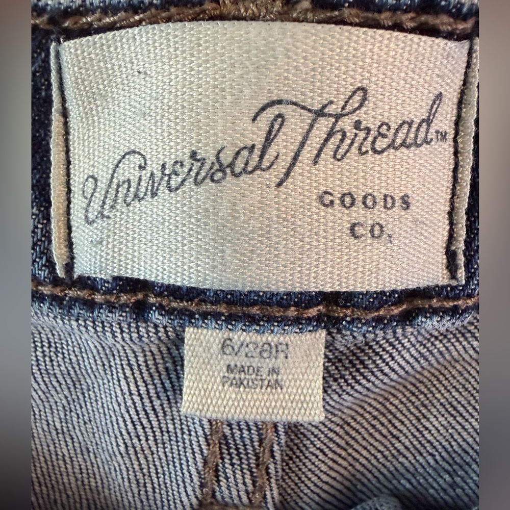 Universal Thread Crop Jeans - Picture 3 of 4